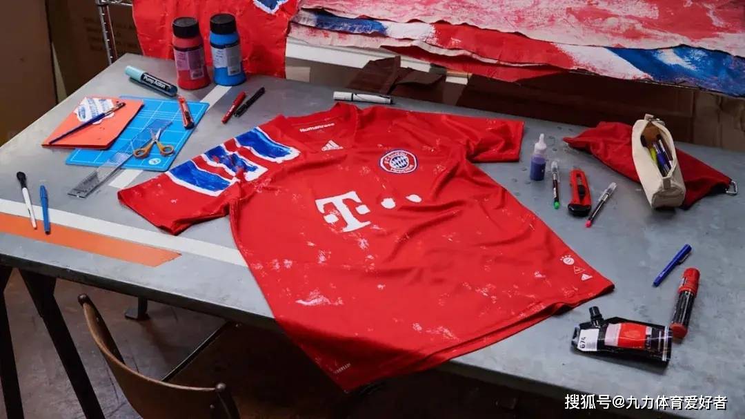 包含赛地聚焦——德国杯集结日热度飙升；莱比锡官宣签约；更衣室稳定；球探报告显示潜力的词条