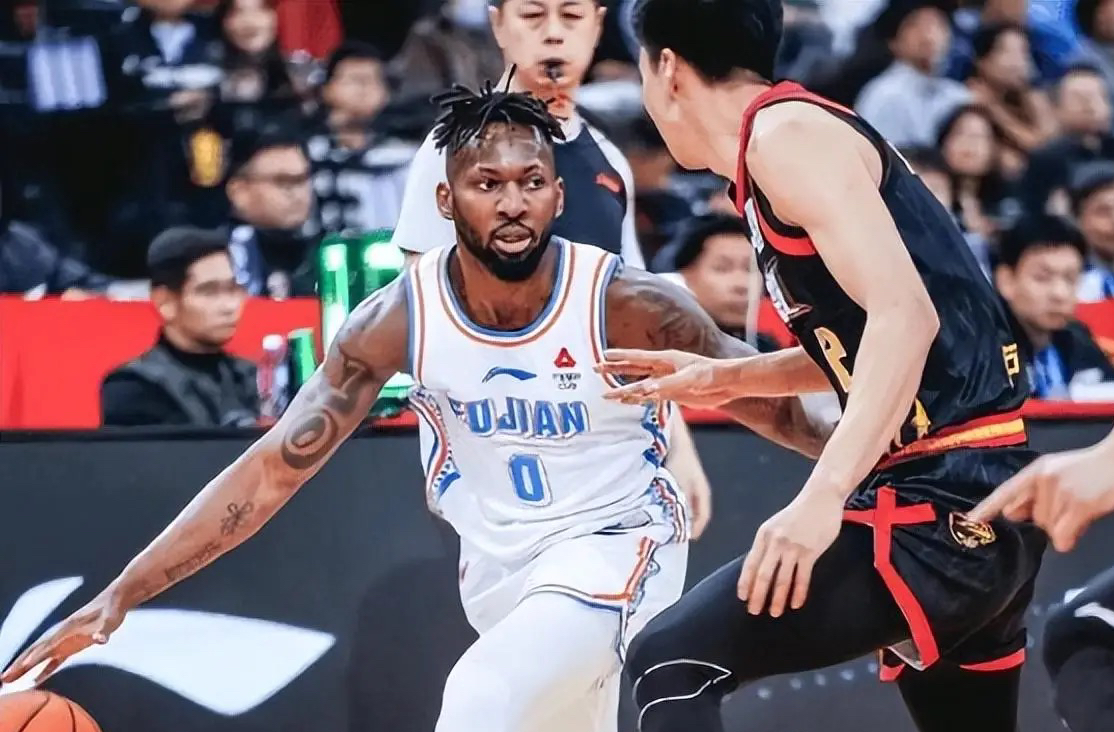 曼城发布备战花絮,今夜内部沟通,CBA季后赛任务艰巨,年轻球员得到机会 曼城发布备战花絮,今夜内部沟通,CBA季后赛任务艰巨,年轻球员得到机会