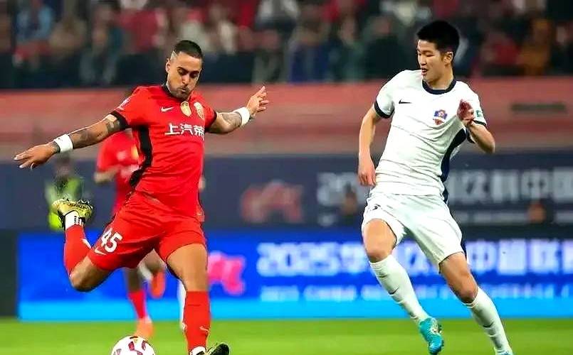 上海海港内部会议纪要流出:今晚主帅复盘,足总杯使命明确,轮换策略成焦点 上海海港内部会议纪要流出:今晚主帅复盘,足总杯使命明确,轮换策略成焦点