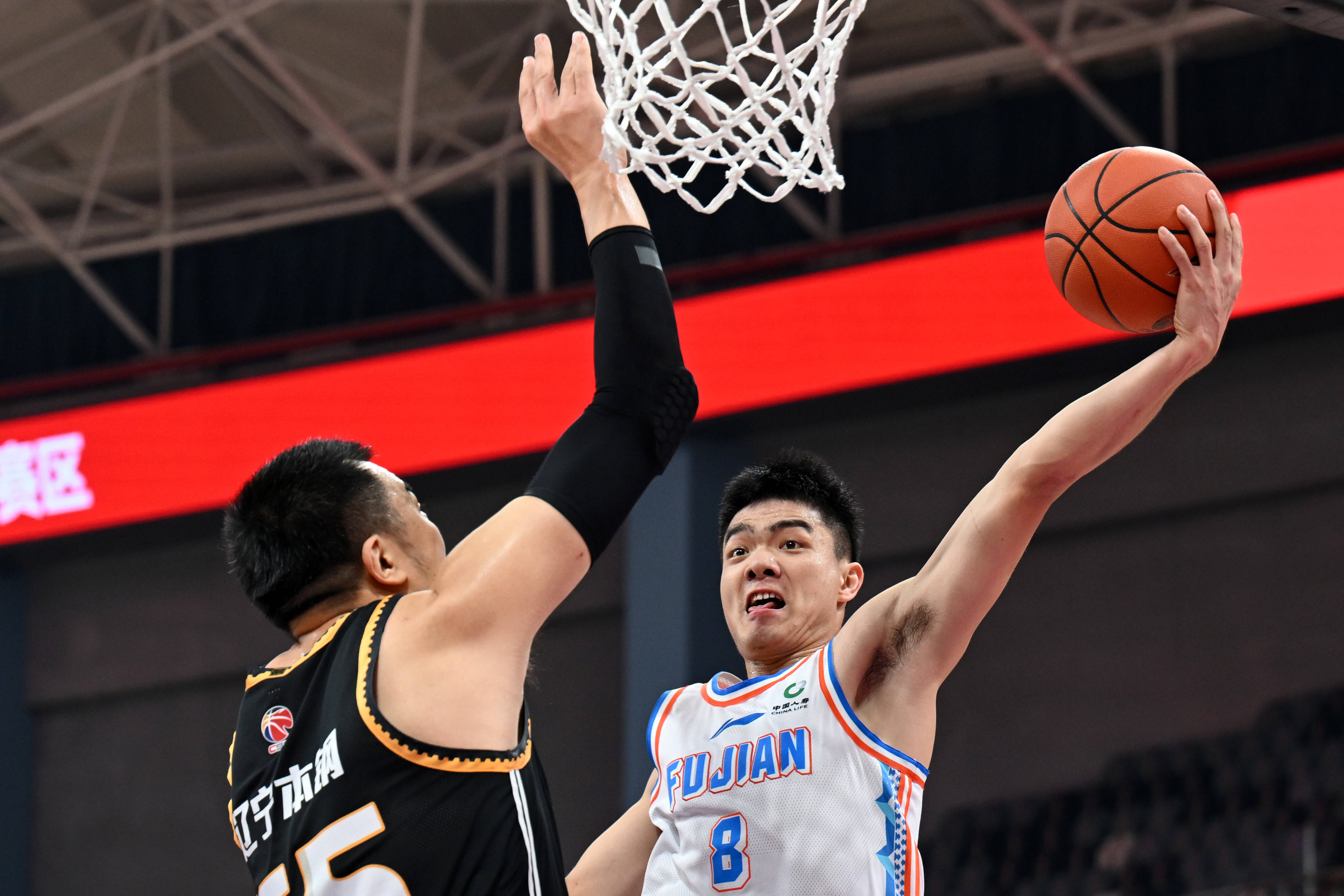 转折点埃因霍温再遭质疑,CBA季后赛今晨攻防权衡,引发热议,团队化学反应显著 转折点埃因霍温再遭质疑,CBA季后赛今晨攻防权衡,引发热议,团队化学反应显著