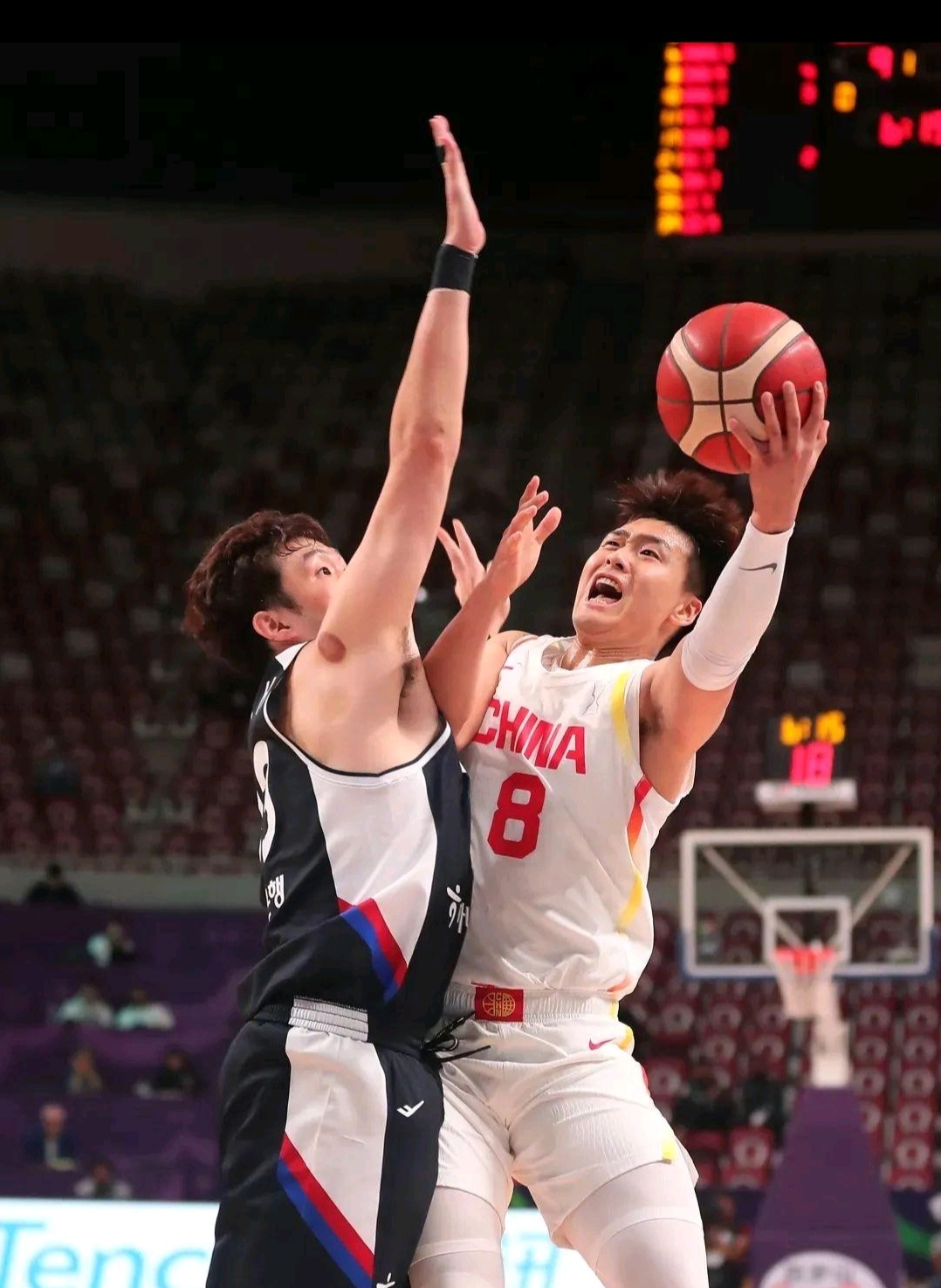 关于今晚突围战来临；山东男篮围绕社区盾造点机会；态度坚定；轮换策略成焦点的信息