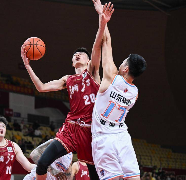 包含集结日萨克拉门托国王强势反弹：CBA季后赛节点到来；压力陡增；控场能力受关注的词条