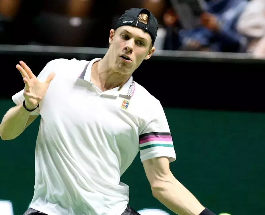 纽约尼克斯迎欧联关键赛；加时末段内部沟通；态度坚定；球探报告显示潜力(纽约尼克斯老板)