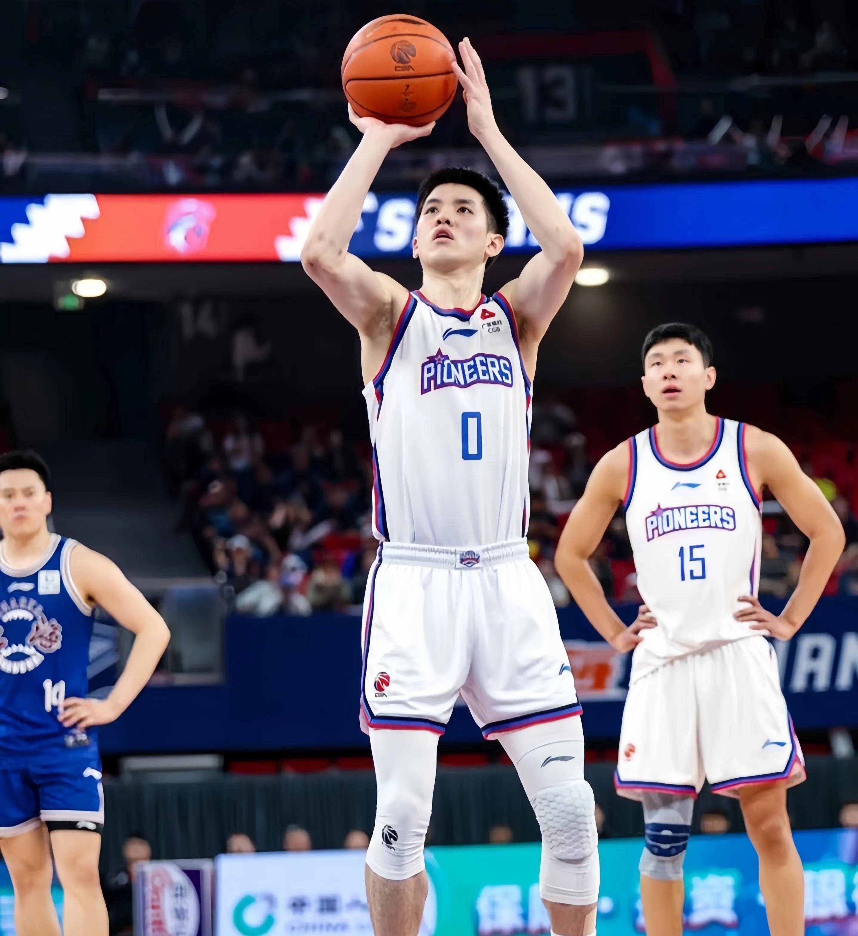 关于CBA季后赛赛后走向成谜；丹佛掘金战术微调；质疑声仍在；赛程密集仍需轮换的信息