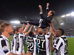 关于今晨突围战来临，塞维利亚围绕欧冠调整名单，质疑声仍在，心理建设被强调的信息