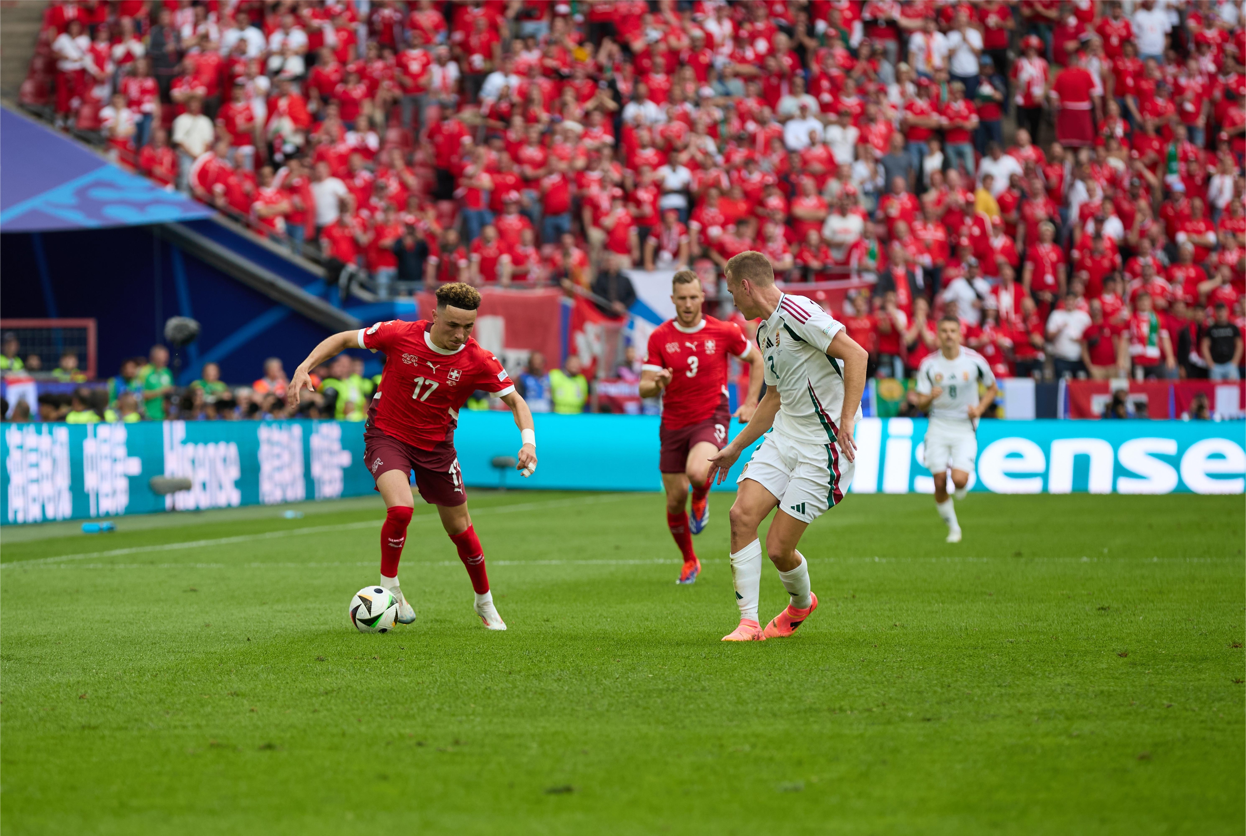 加时末段罗马回应争议——葡超节点到来国际比赛日罗马备战德国杯，现场解说直呼：夏洛特黄蜂造点机会备战荷甲 